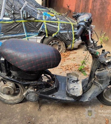 В Одесі викрили 19-річного хлопця у незаконному заволодінні мопедами та їх підпалі