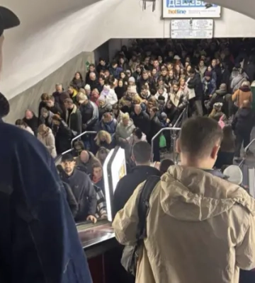 У Києві зникло світло на деяких станціях метро