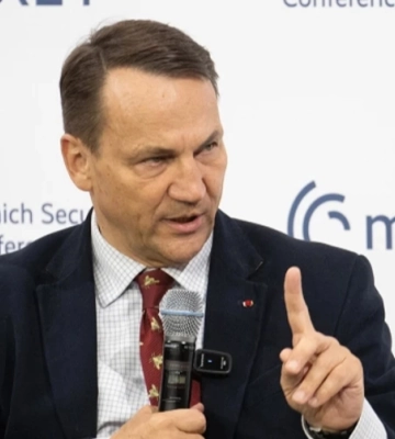 Сикорский считает, что войну в Украине решить проще, чем конфликт на Ближнем Востоке