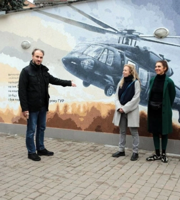 У Києві відкрили мурал "Металевий Птах" на честь чеської допомоги українській розвідці