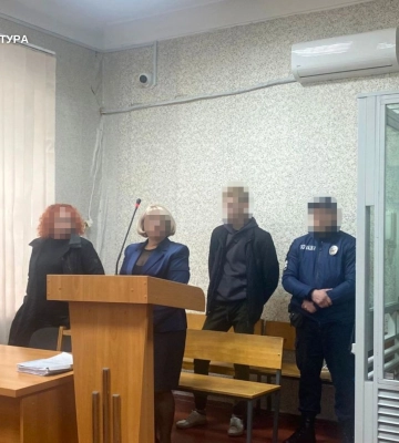 Вчиняв дії сексуального характеру та розбещував трьох дітей - на Дніпропетровщині засуджено збоченця