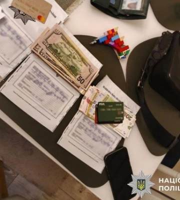 Шахрайська група незаконно заволоділа коштами інтернет-магазину