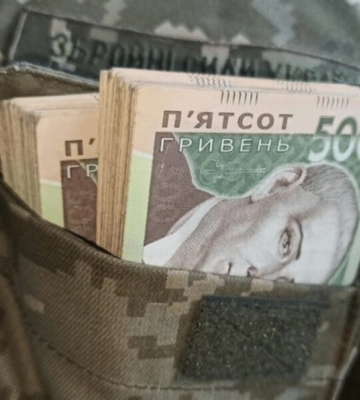 Колишній посадовець Військової академії в Одесі незаконно нарахував підлеглому, який виїхав за кордон, більше мільйона гривень