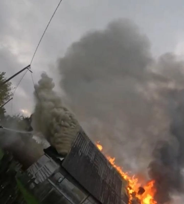 У селі на півночі Рівненщини від вогню рятували господарську будівлю (ВІДЕО)