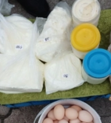 Базарний день: скільки коштує молочна продукція у селищі на Волині