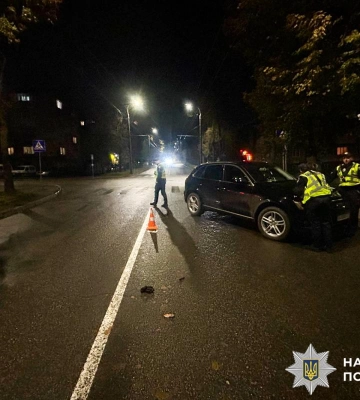 У Рівному не розминулись тролейбус і BMW