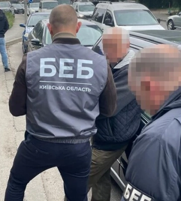 Був у розшуку понад 10 років: у Києві правоохоронці затримали підозрюваного у підпільному виробництві спирту
