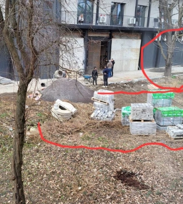 В Ужгороді мешканці ОСББ на вулиці Шопена просять зупинити продаж прибудинкової території
