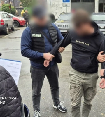 У Києві інструктор автошколи за $4500 обіцяв працевлаштування військовозобов’язаного задля бронювання