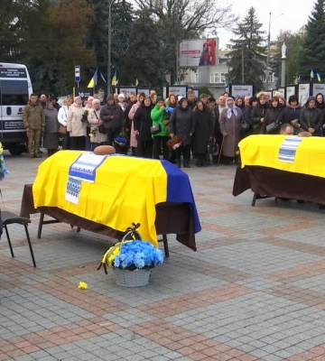На майдані – понад 500 портретів: У Рівному доповнили меморіальну інсталяцію «Ціна Незалежності»