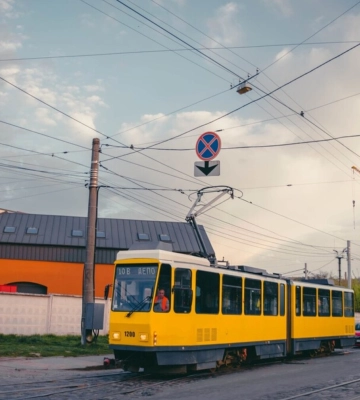 На вулиці Промисловій у Львові - аварійний ремонт трамвайної колії