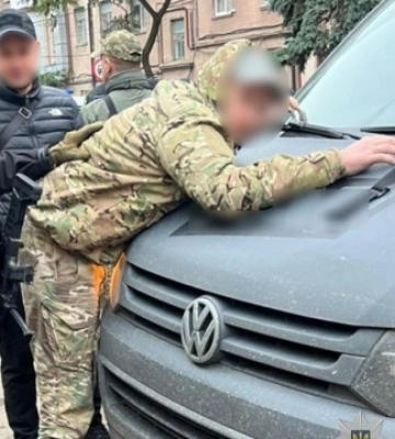 Викрадали та катували людей, вимагали гроші: у Тернополі затримали й оголосили підозри групі військових
