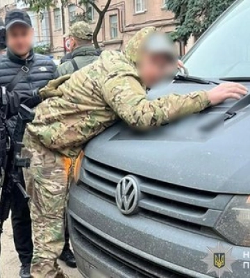 На Тернопільщині затримали групу військових, які катували людей і вимагали гроші, - Нацполіція. ФОТОрепортаж