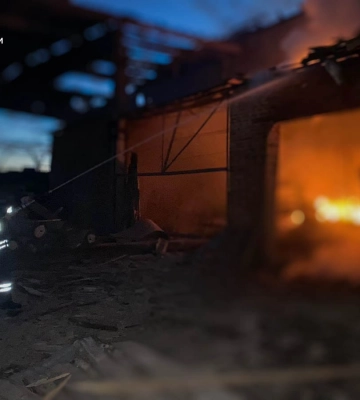 На Сумщині рятувальники гасили пожежі після ворожих ударів