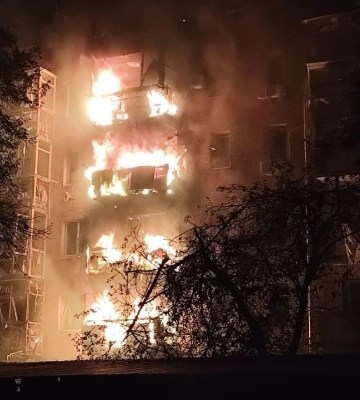 Вибухи у Ніжині: дрони влучили у багатоповерхівку та термінал Нової пошти, є постраждалі