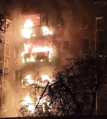 Армія РФ вдарила шахедами по Ніжину на Чернігівщині: є влучання у багатоповерхівку, спалахнула пожежа
