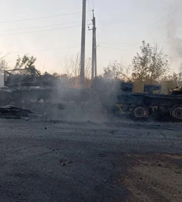 Згоріли посилки: росіяни атакували дроном авто "Нової пошти"