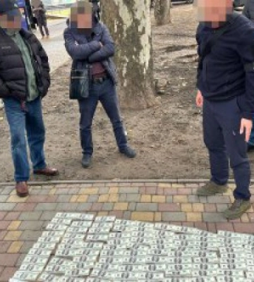 Правоохоронця із Одещини підозрюють у організації перевезення чоловіка за кордон за $18 тис