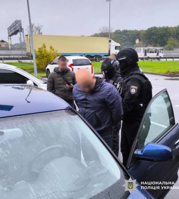 За $18 тис. хотів переправити чоловіка до Молдови: на Одещині викрито правоохоронця та його спільника, - ДБР. ФОТОрепортаж