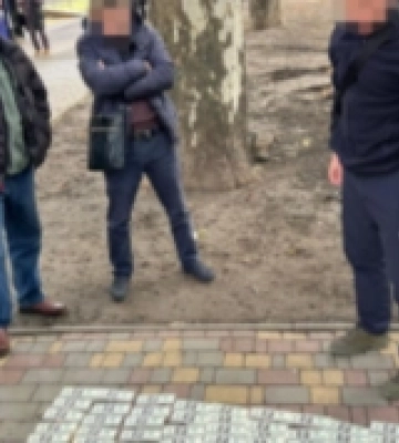 На Одещині викрили правоохоронця, який за 18 тисяч доларів обіцяв перевезти чоловіка через кордон