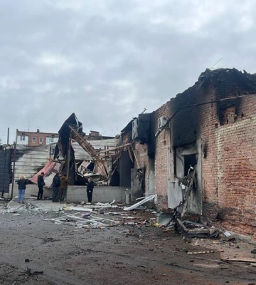Пошкоджено сортувальне депо та вантажне відділення "Нової пошти" внаслідок атаки РФ