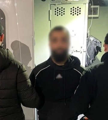 З Німеччини в Україну екстрадували іноземця, який підозрюється у розбійному нападі на інкасаторів