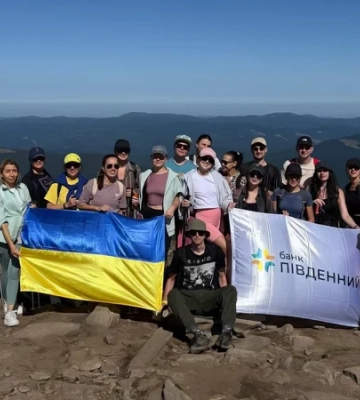 Ми навчилися підкорювати вершини разом: як у банку Південний будують культуру добробуту