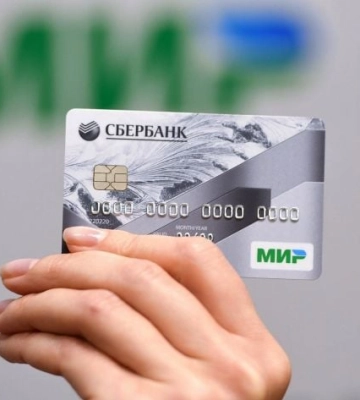Оккупанты готовятся взять под контроль все банковские карты жителей Мелитополя