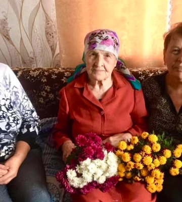 Має 8 онуків, 13 правнуків, 4 праправнуки: бабуся з Волині відзначила 97-річчя
