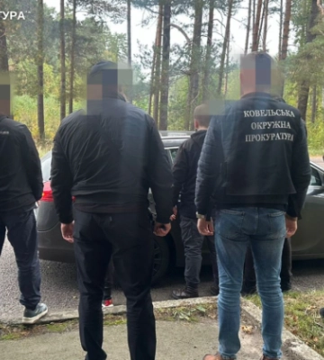 На Волині чоловік за 16 тисяч доларів намагався переправити трьох ухилянтів до Білорусі