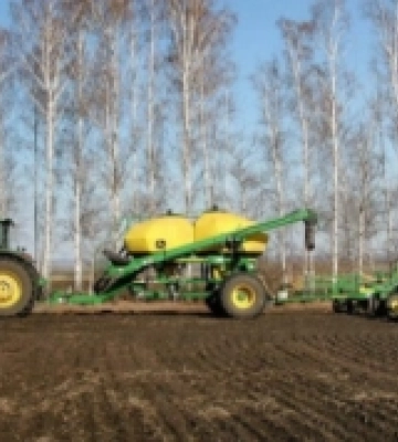 Аграрії Волині завершують посів озимих і продовжують збір пізніх культур