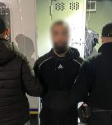 З Німеччини екстрадовано підозрюваного у розбійному нападі на поліцейських у Житомирі