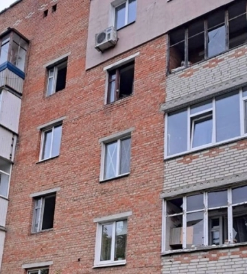 Утром россияне ударили КАБами по Сумам, ранен мужчина. ФОТОРЕПОРТАЖ