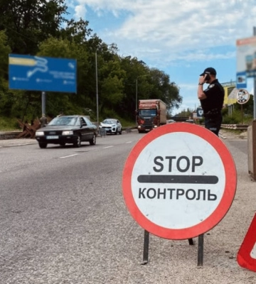 На Одещині фура врізалась у пересувний блокпост — загинуло двоє людей