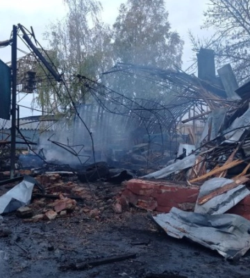 Пожежа на цивільному підприємстві з лісозаготівлі: військо РФ атакувало Новгород-Сіверський ударними БпЛА