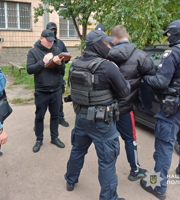 У Чернігові обрано запобіжний захід підозрюваному у збуті вогнепальної зброї. ФОТО