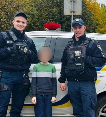 Патрульні Закарпаття оперативно знайшли зниклу дитину в Ужгороді (ФОТО)