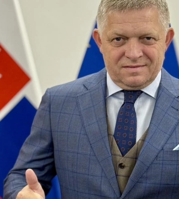 Фицо хочет отправить словацкую делегацию на саммит НАТО без мандата на ее утверждение – СМИ