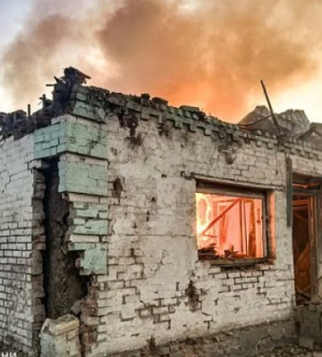 Ворог ввечері вдарив по житловому сектору міста Лозова на Харківщині, постраждали 2 жінки