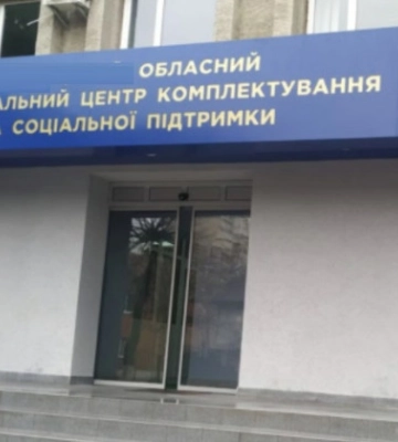 В Днепре мужчина спровоцировал драку с сотрудниками ТЦК и подстрекал прохожих к конфликту