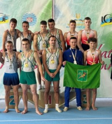 Миколаївські спортсмени вибороли "срібло" чемпіонату України зі стрибків на акробатичній доріжці