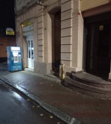 Чернівці втрачають історію: у центрі міста знімають старовинні бордюри