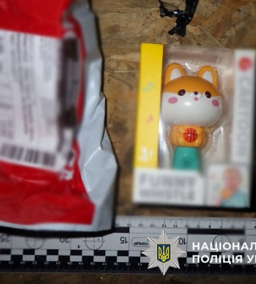 Передавала клієнтам метадон у коробках від іграшок - у Києві затримано наркодилерку. ФОТО