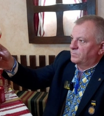 Волинський бджоляр подарує Луцьку 200 літрів питного меду (фото, відео)