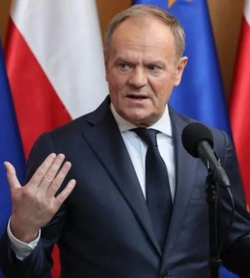 Трамп змушував Зеленського здати Донбас: Туск різко відреагував