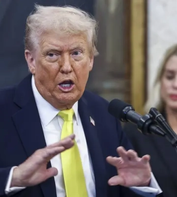 Трамп заперечує, що закликав Зеленського здати Донбас