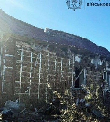 Росіяни атакували 17 населених пунктів на Запоріжжі: завдано 595 ударів, пошкоджені будинки, автівки. ФОТО