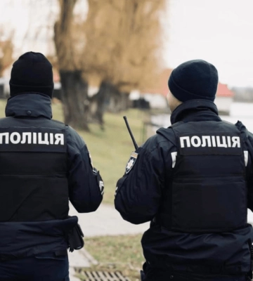Избили мужчину на пороге столичного ТЦК: прокуратура объявила подозрение двум правоохранителям 