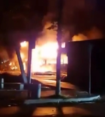 На Дніпропетровщині російські дрони підпалили багатоповерхівку та магазини, а також пошкодили будинок культури — ОВА