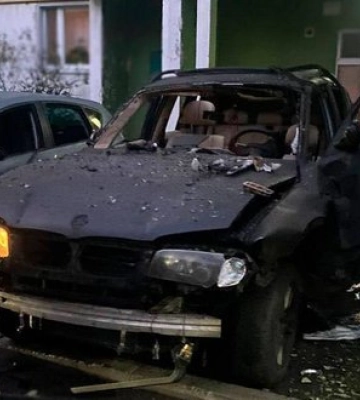 Авто вибухнуло в Голосіївському районі Києва: на місці працюють поліція та СБУ. ФОТОрепортаж